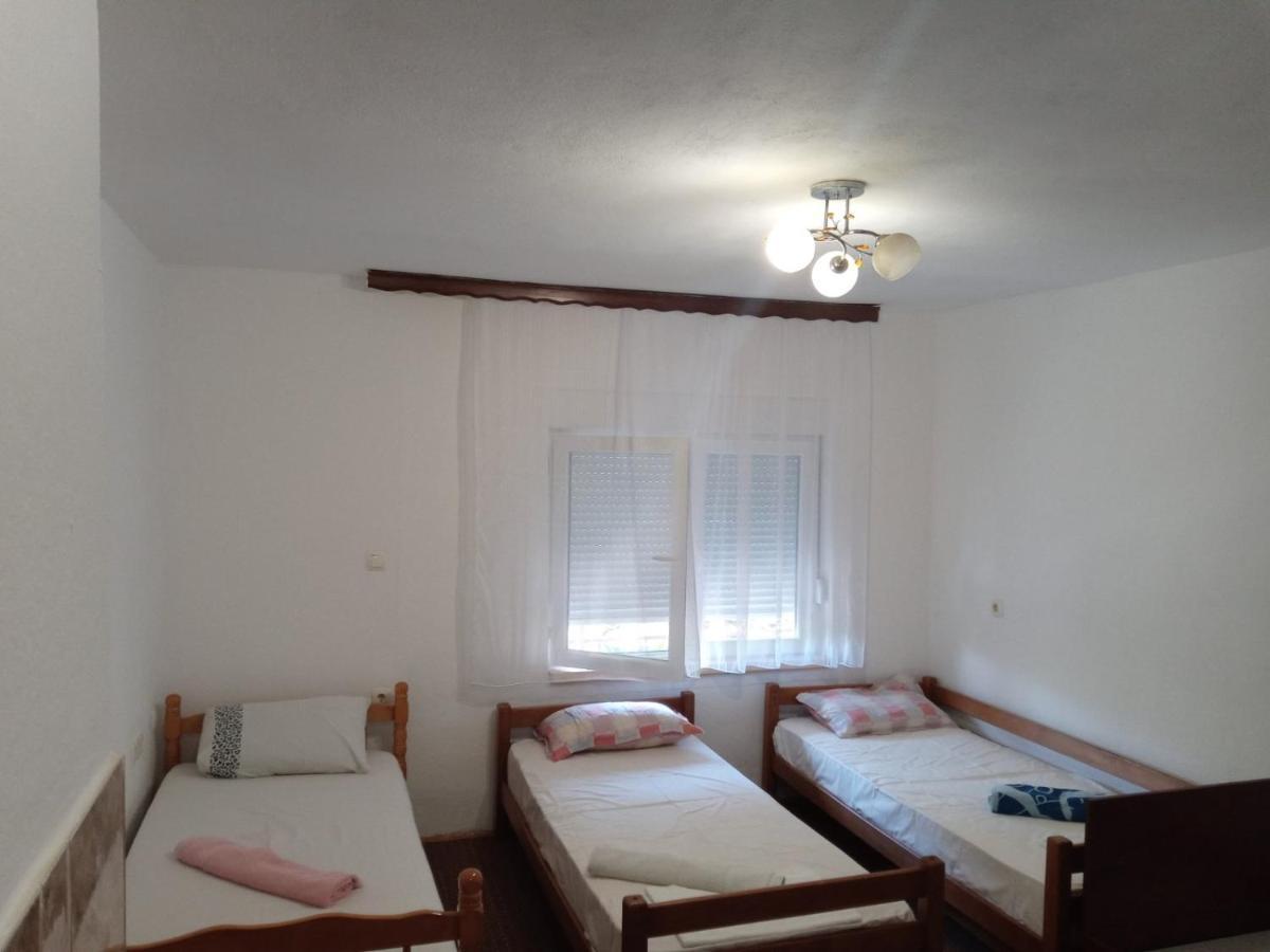 מוסטר Apartman Seno מראה חיצוני תמונה