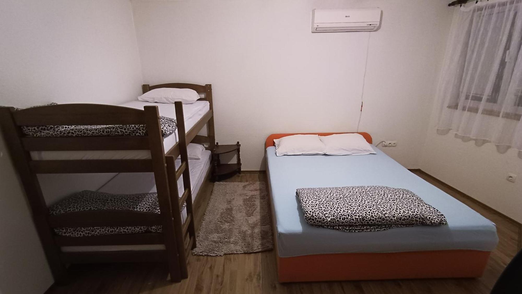 מוסטר Apartman Seno מראה חיצוני תמונה