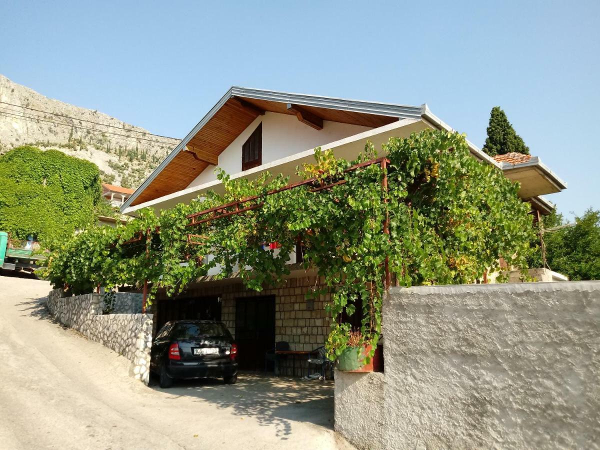 מוסטר Apartman Seno מראה חיצוני תמונה